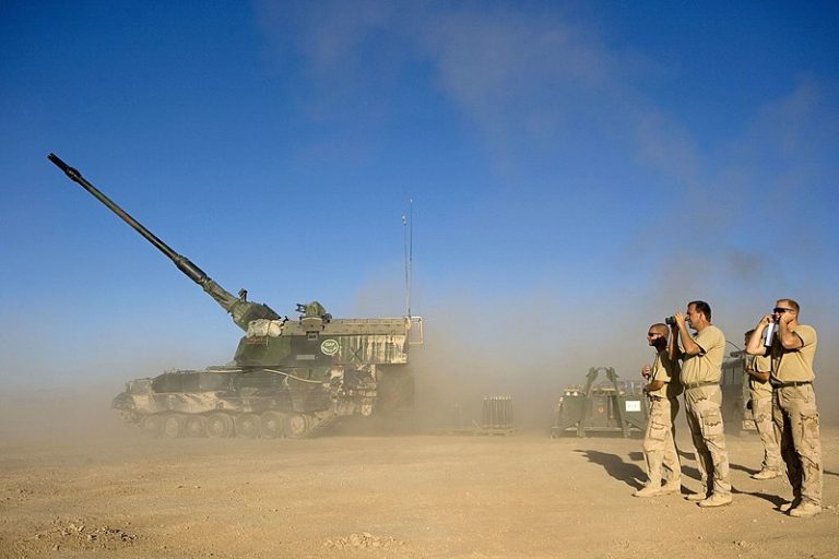 Le Pentagone prévoit de produire 100 000 obus d&rsquo;artillerie par mois en 2025