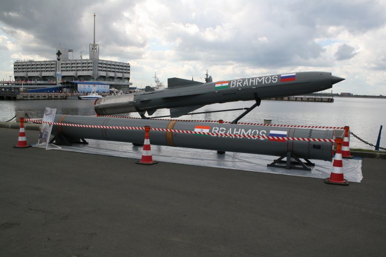 L&rsquo;armée philippine passe une commande plus importante pour le système de missiles de croisière BrahMos fabriqué en Inde