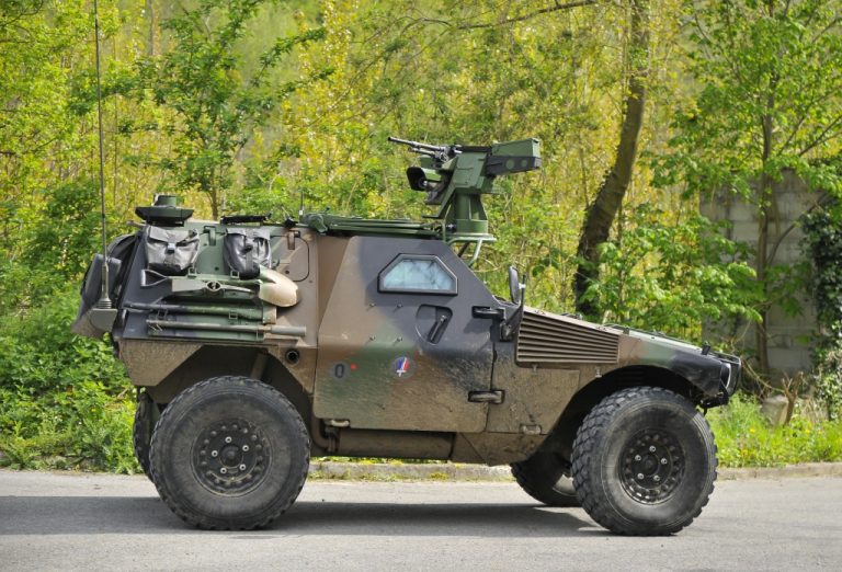 Les Panhard VBL françaises pour les voyages au sol à Kiev ?