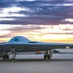 Essais de ravitaillement en vol du bombardier B-21 Raider dévoilent sa surface supérieure