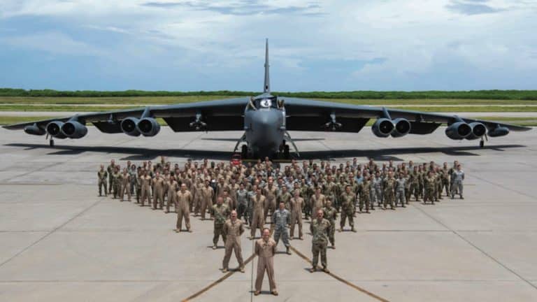 Qu’est-ce que le B-52 Stratofortress ? Guide complet du bombardier lourd emblématique