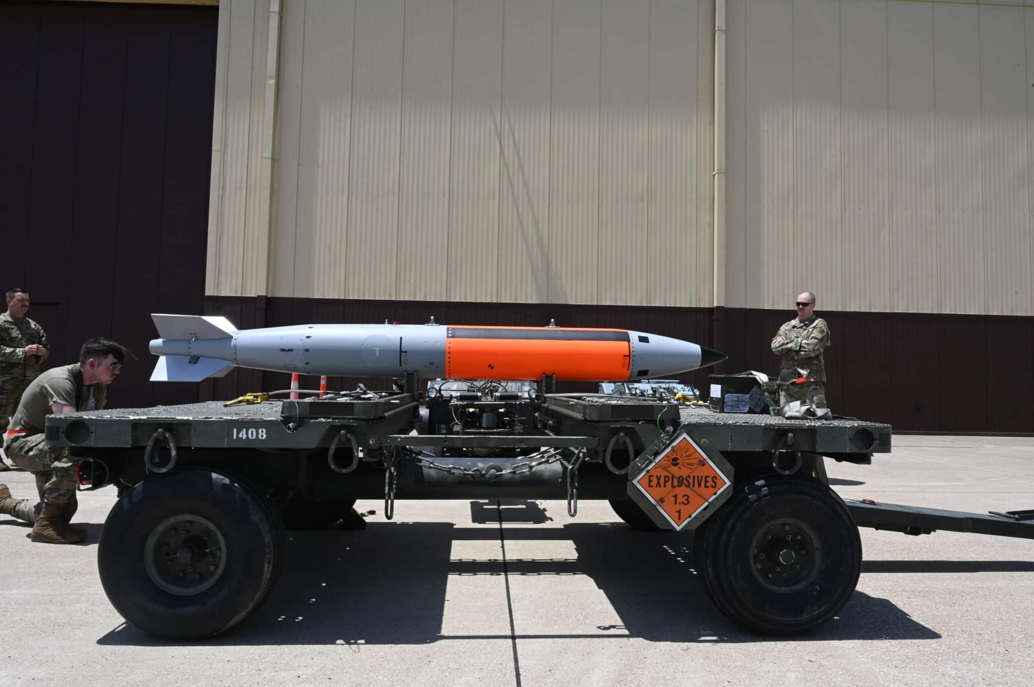 Bombe B61-12 et bombardier B-2 Spirit