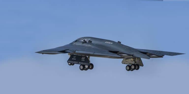 Un système chinois d’IA aurait suivi les bombardiers B-2 américains après une frappe en Iran