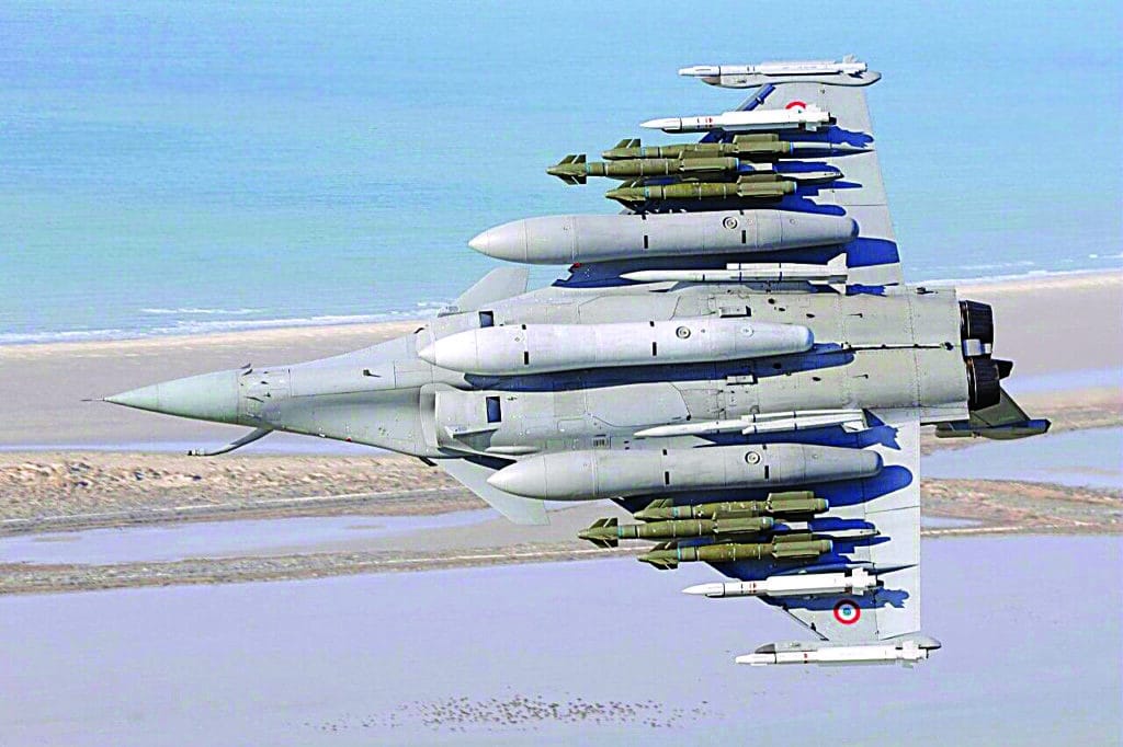 La France teste avec succès le missile MICA NG depuis un Rafale, avenir des Rafale indiens