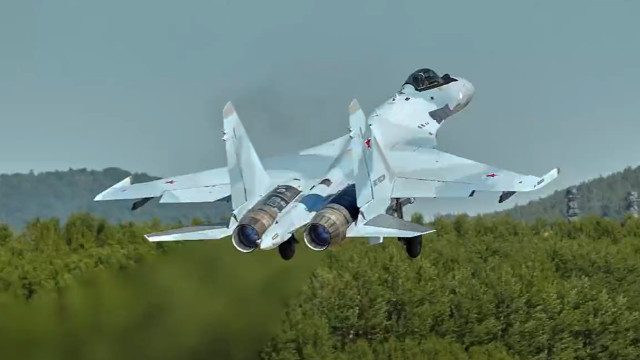 Les premières preuves confirment qu’Algérie commence à recevoir le chasseur multifonction Su-35 russe