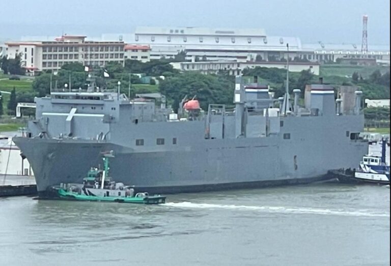 Des militants tentent de bloquer un navire de transport militaire pour mettre fin à l&rsquo;aide à Israël