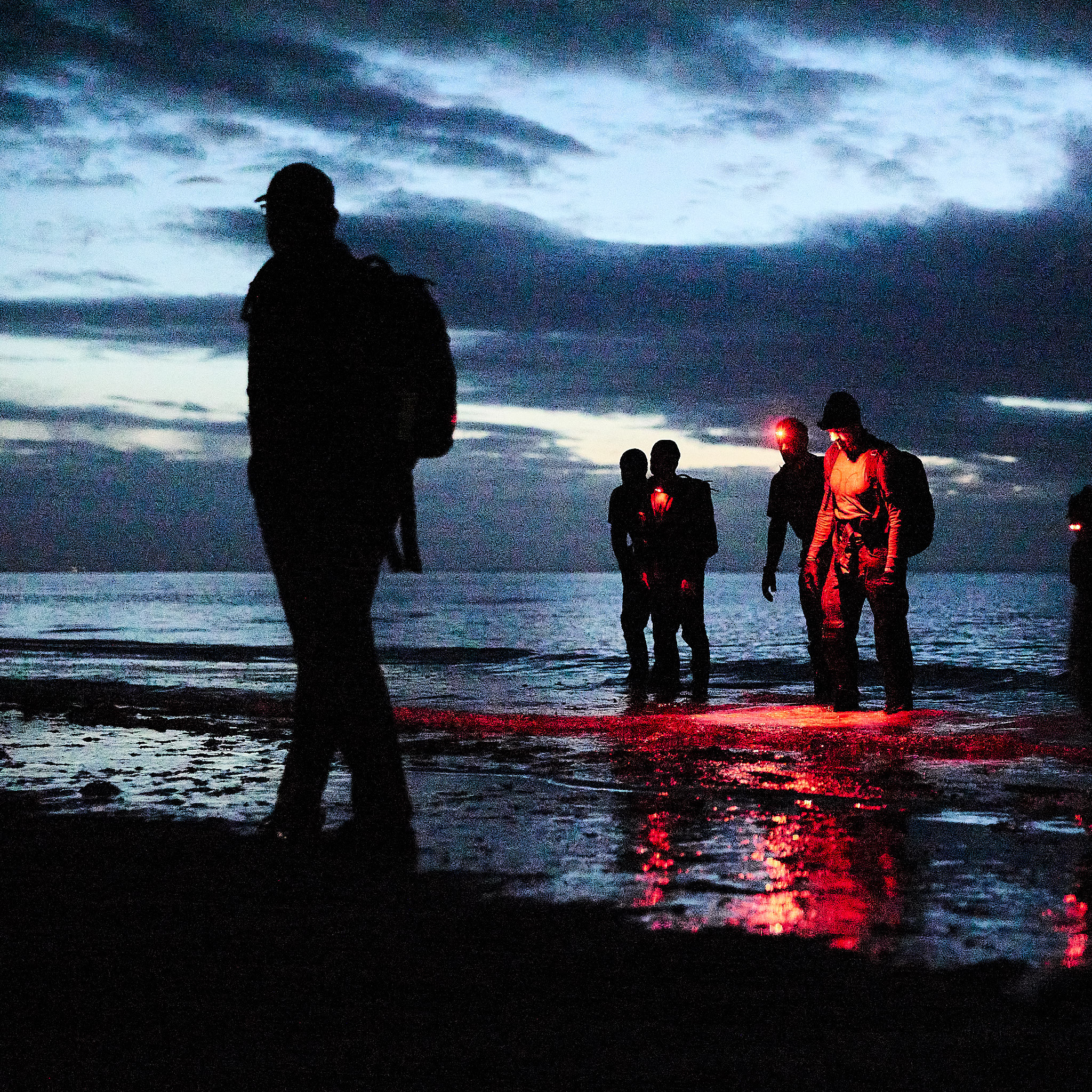 Candidats GoRuck Selection dans des épreuves physiques nocturnes