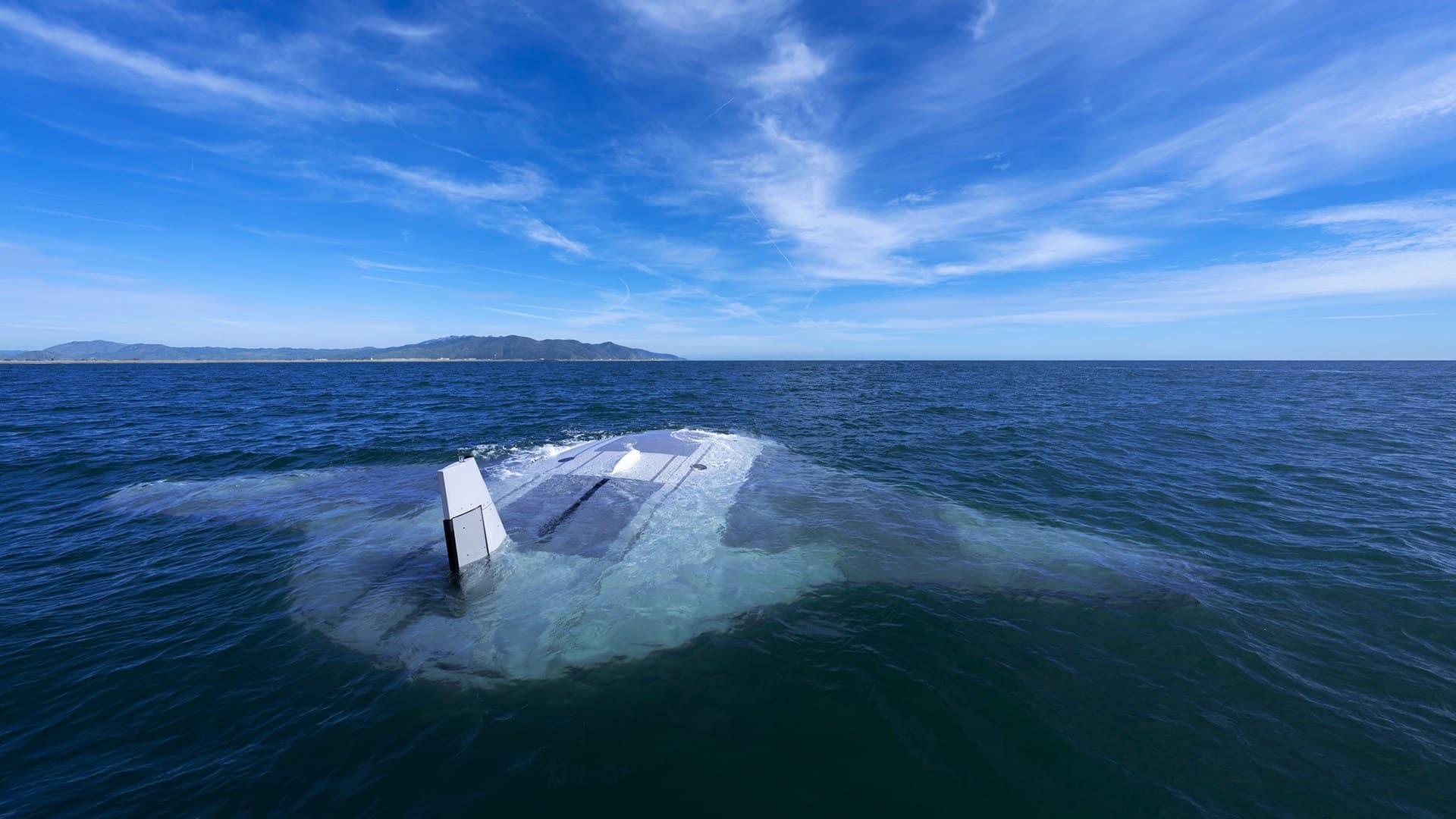Prototype du véhicule sous-marin sans équipage Manta Ray lors des essais en mer, mars 2024