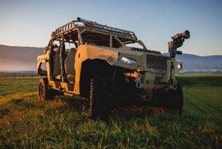 Véhicule DAGOR équipé pour la lutte contre les incendies
