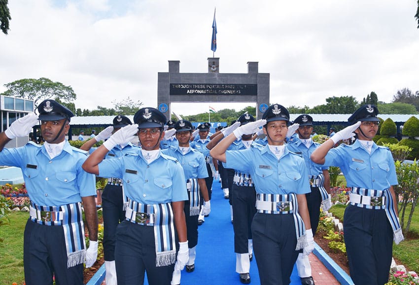 Défilé des officiers techniques à Bengaluru