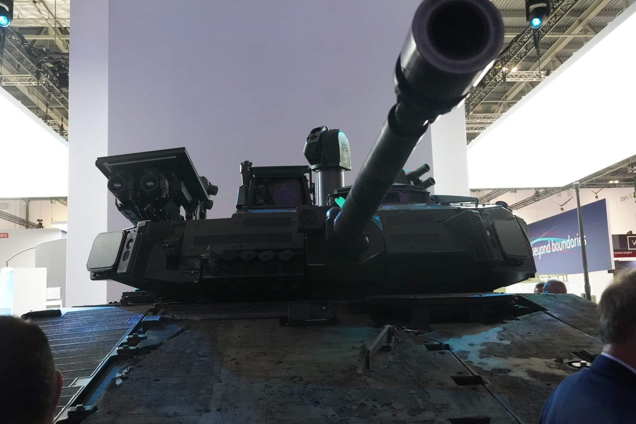 Tourelle CV9035 pour les Pays-Bas avec missile Spike et APS
