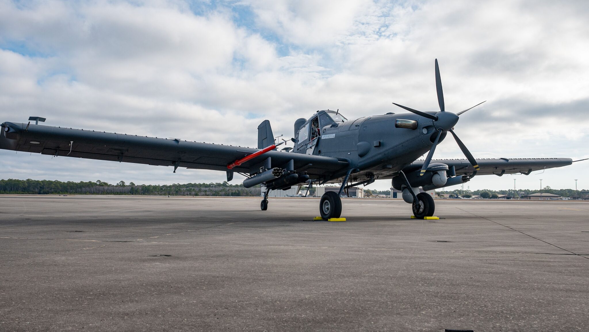 Un OA-1K Skyraider II de l'US Air Force sur la piste à Hurlburt Field, Floride, le 28 janvier 2025.