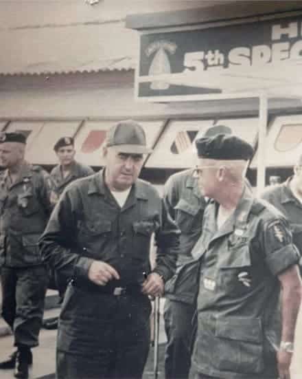 Général Curtis LeMay avec Colonel Harold Aaron en 1968