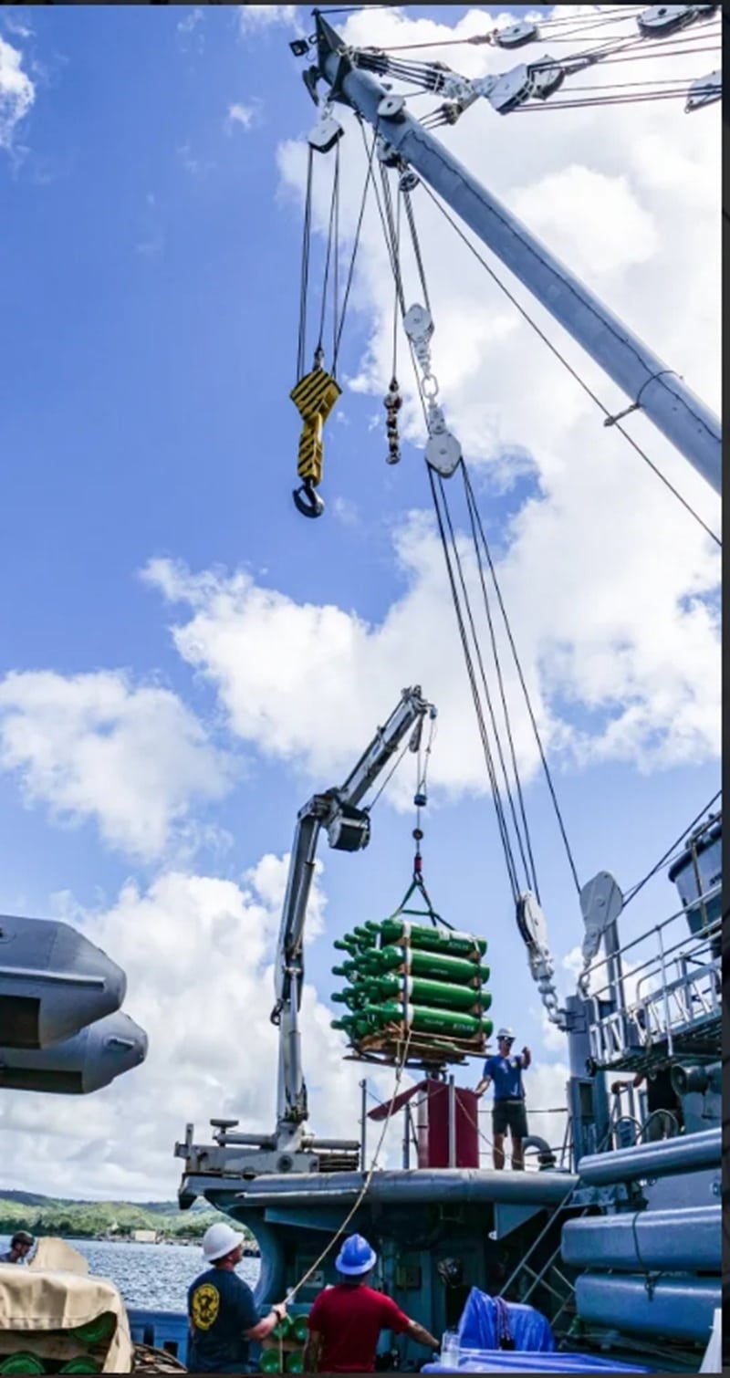 Grue du USNS Salvor