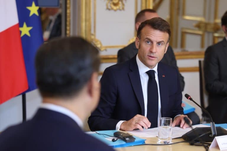 Macron estime que la clause de défense commune de l’UE est « plus forte » que celle de l’OTAN