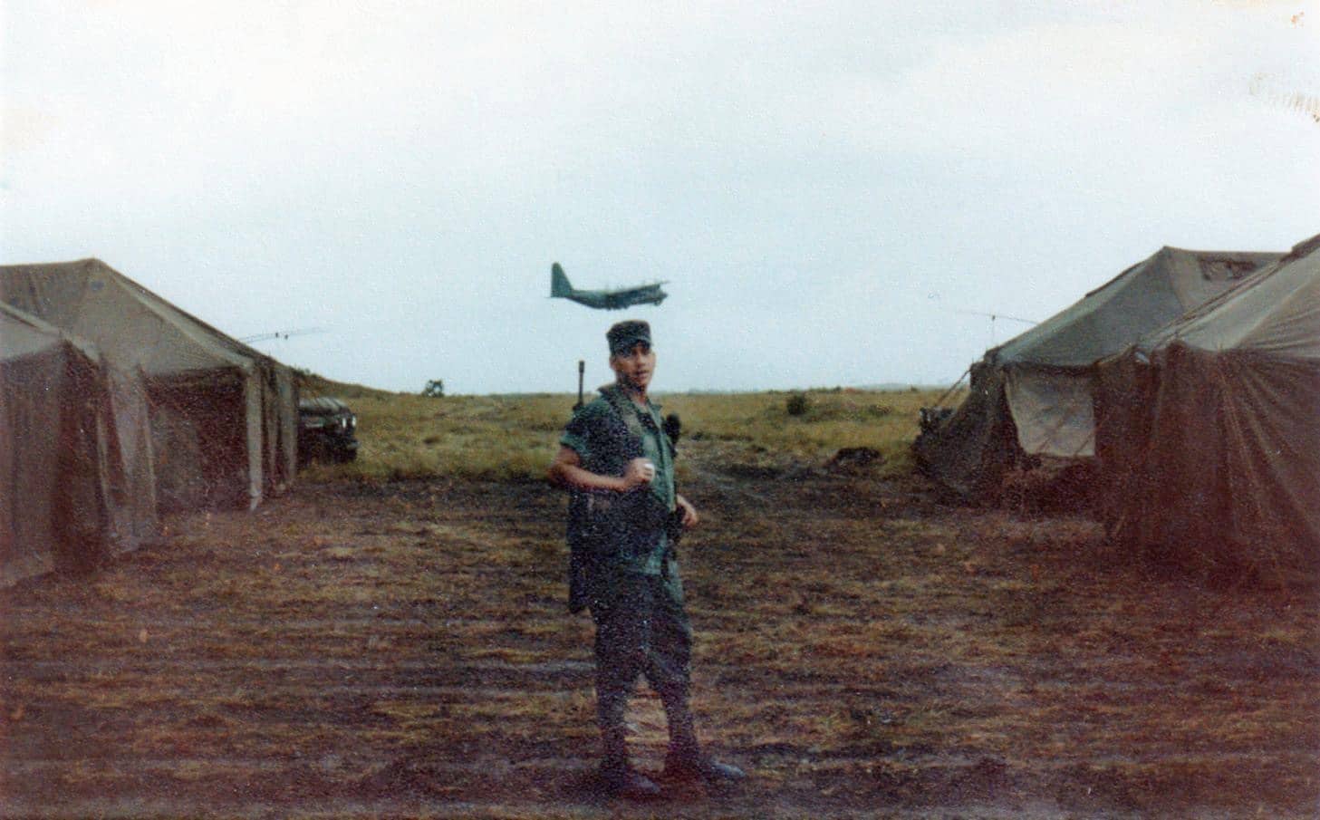 Steven Price lors d’un déploiement à Puerto Lempira, Honduras, en 1983, pendant qu’il était stationné à Panama.