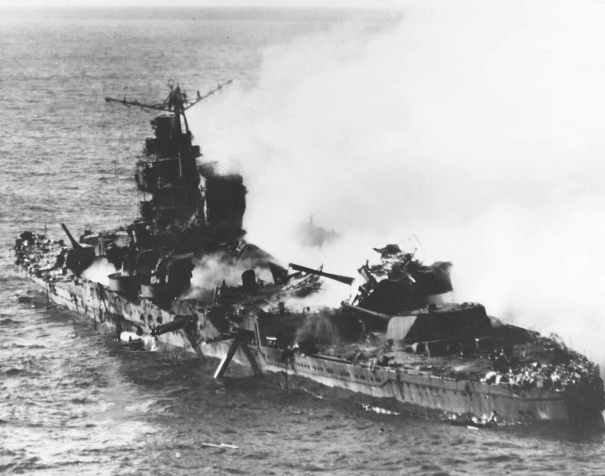 Croiseur lourd japonais Mikuma après la bataille de Midway