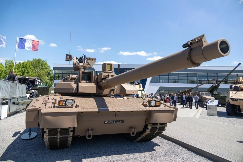 KNDS et la France dévoilent pour la première fois le nouveau char Leclerc XLR à IDEX 2025