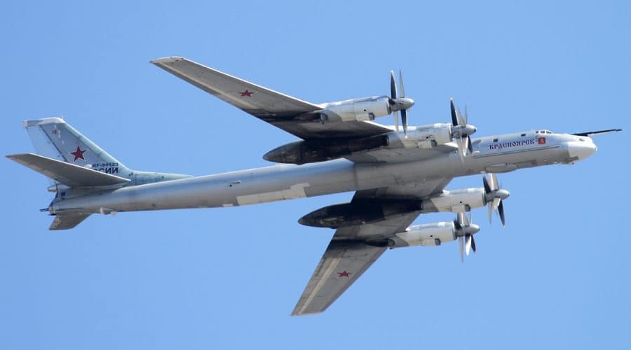 Un bombardier stratégique russe Tu-95MS détruit lors d’une attaque ukrainienne
