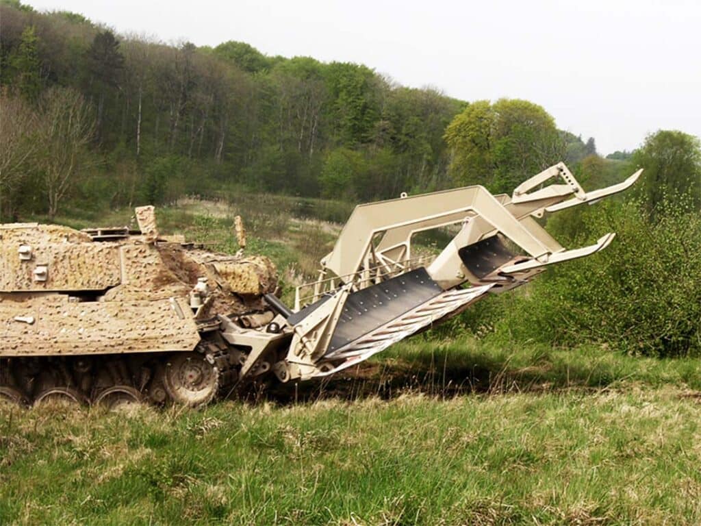 Wisent 1 avec soc déminier Pearson Engineering livré à l’Ukraine. [FFG]
