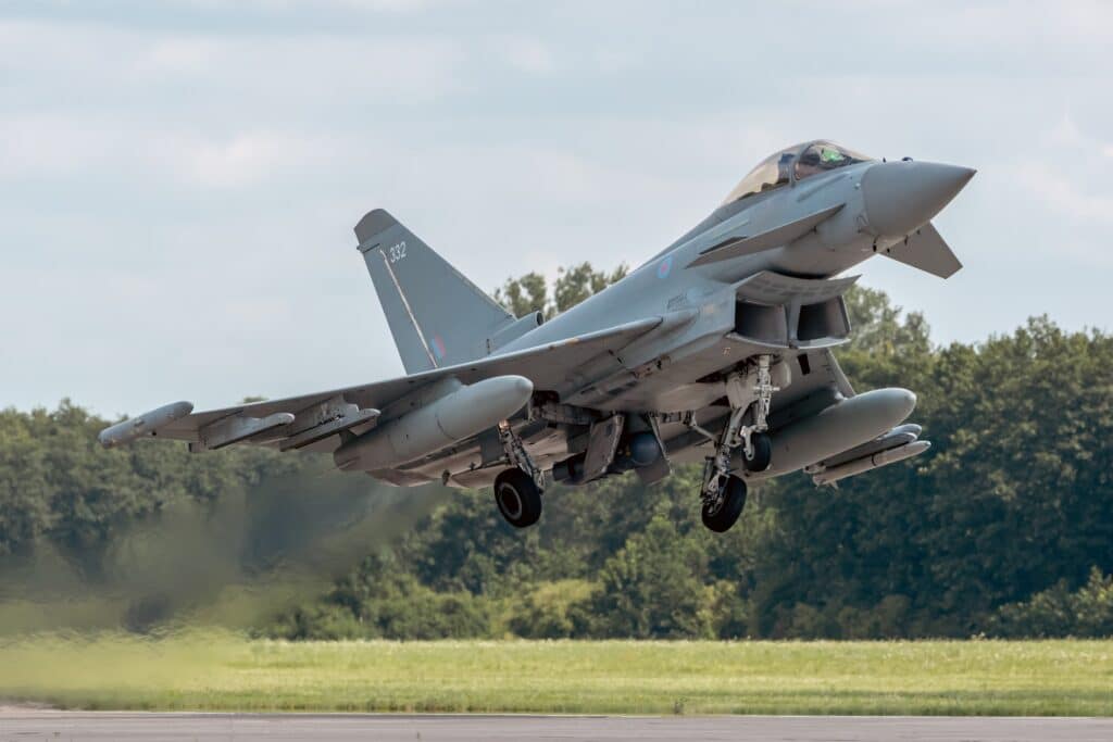 Typhoon FGR4 de la Royal Air Force lors d'une mission de police aérienne de l'OTAN