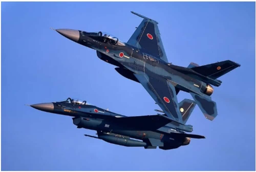 Mitsubishi F-2 en vol