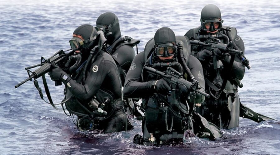 Navy SEALs vs Delta Force : comparaison des salaires des opérateurs d’élite