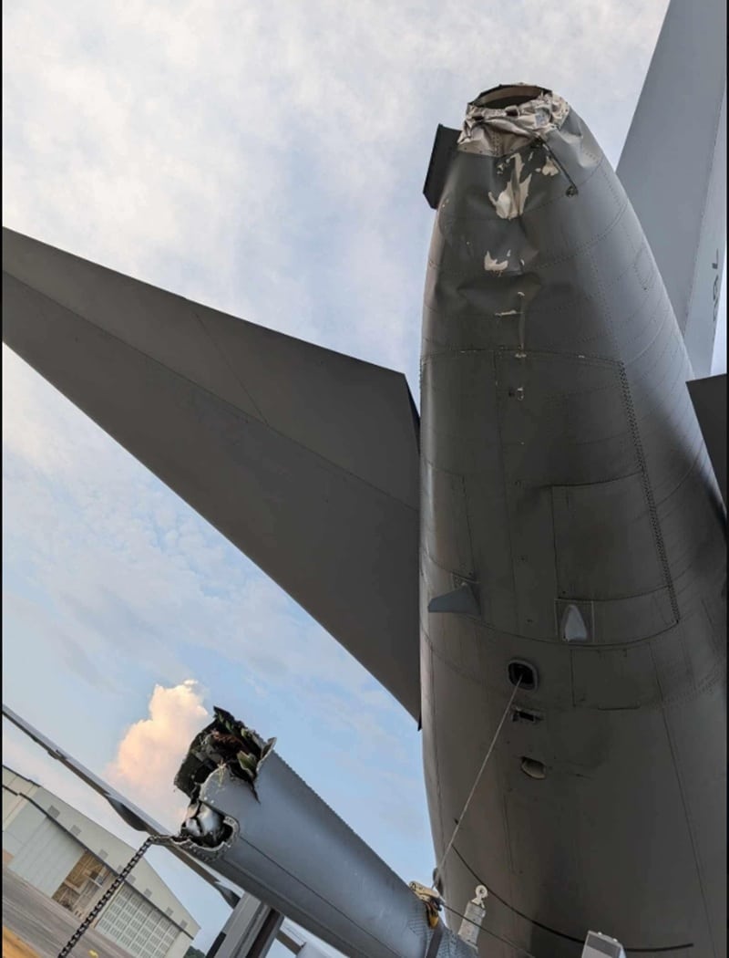 Dommages à la queue de l’avion