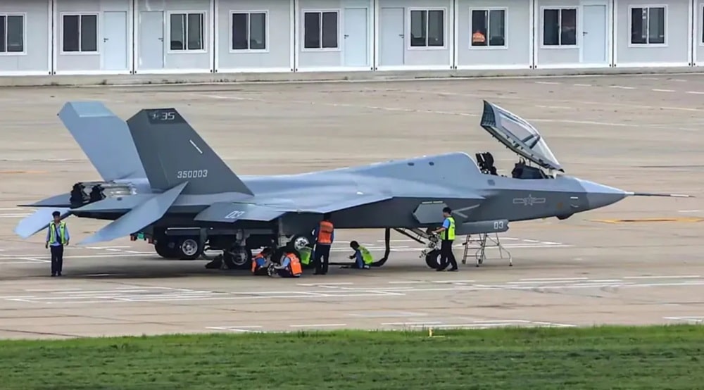J-35A terrestre