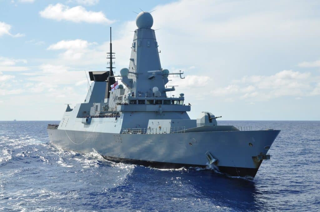 Le destroyer britannique HMS Dauntless s’intègre au groupe aéronaval français Charles de Gaulle