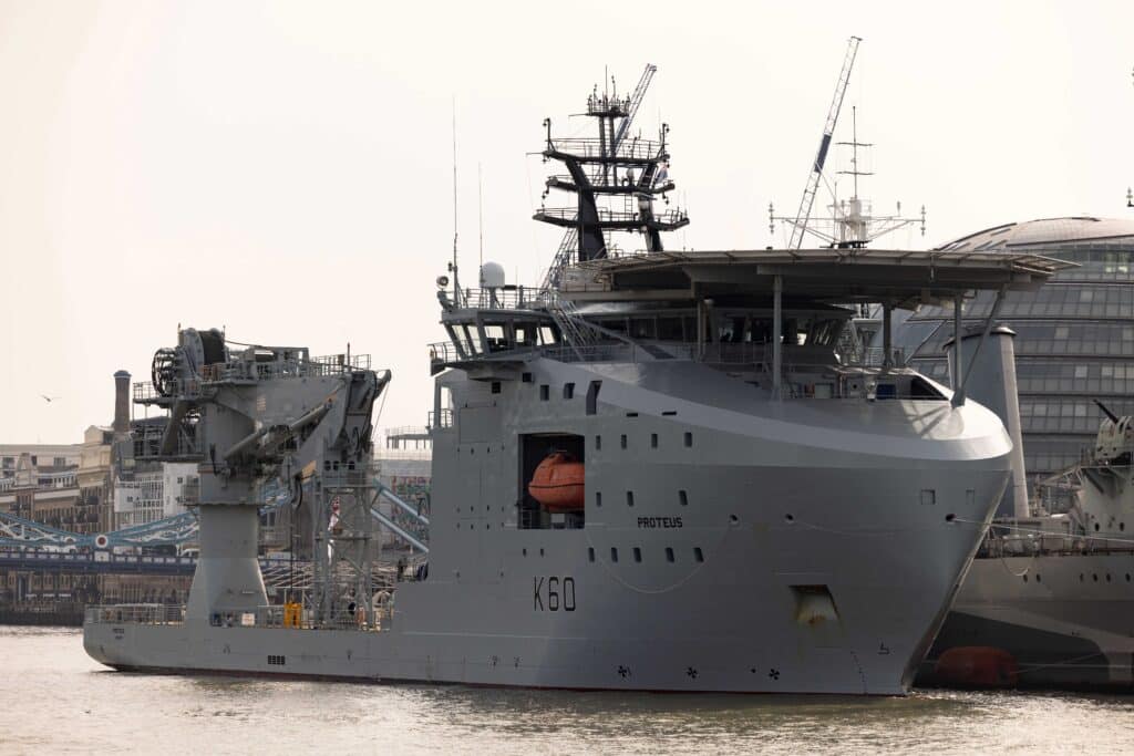 Plusieurs marines introduisent des navires spécialisés pour améliorer leur capacité de surveillance et de protection des infrastructures sous-marines critiques. Le RFA Proteus britannique, entré en service en 2023, en est un exemple. [Copyright Crown 2023]
