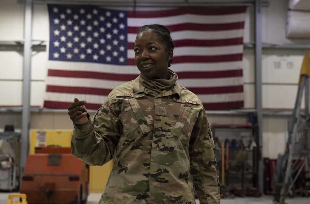 Un militaire de Davis-Monthan inculpé pour fraude de plusieurs millions dans des équipements médicaux militaires