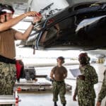 La Marine américaine cherche un missile antiradar polyvalent avec capacité air-air