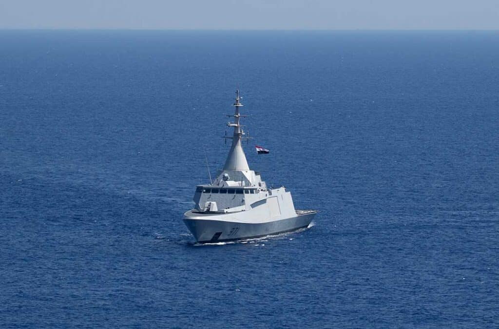La corvette Gowind 2500 égyptienne ENS El Fateh (971) lors d’un exercice naval avec la Standing NATO Maritime Group Two (SNMG2) le 24 août 2022.