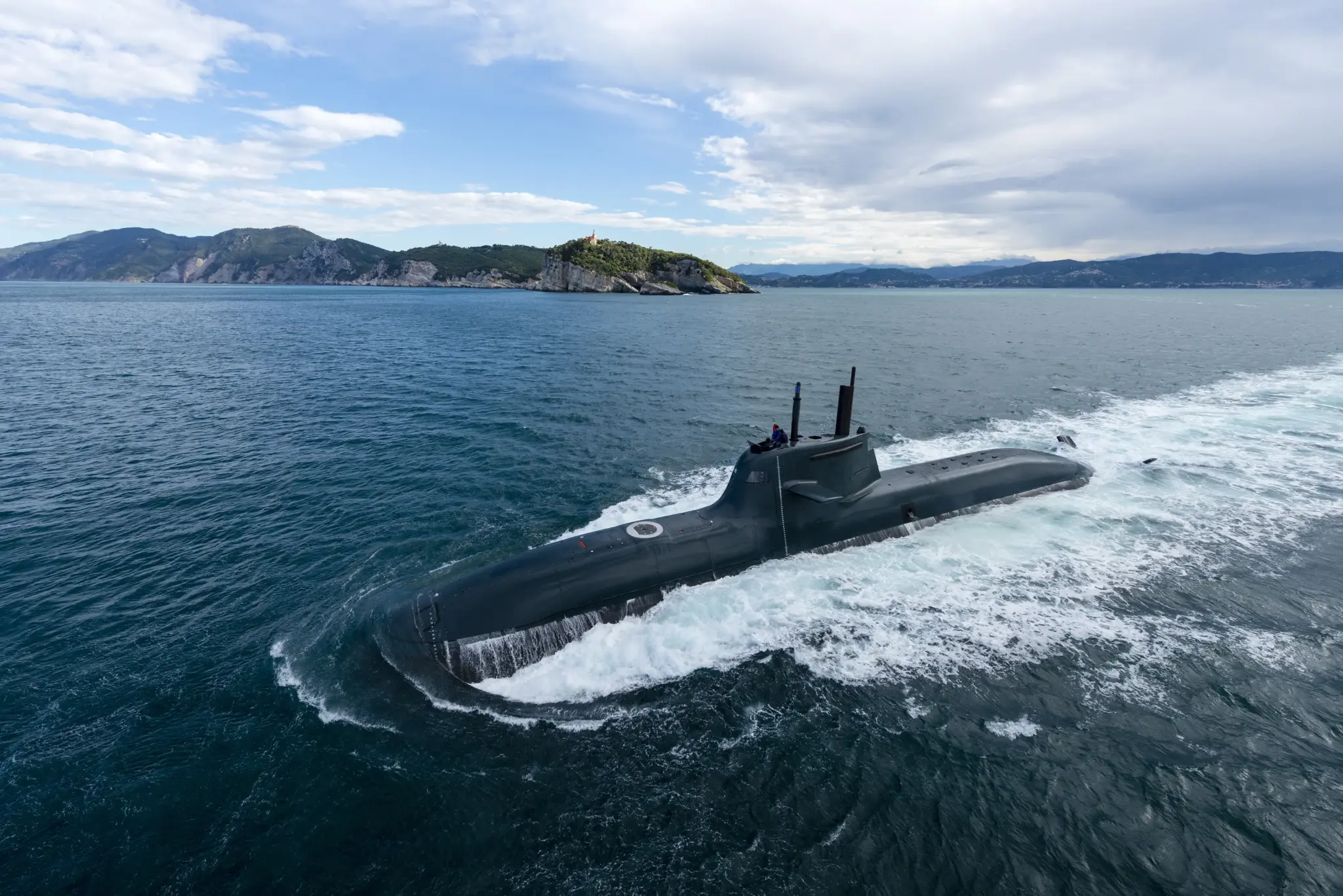 italie-pose-de-la-quille-du-premier-sous-marin-u212-nfs-zone-arm-e