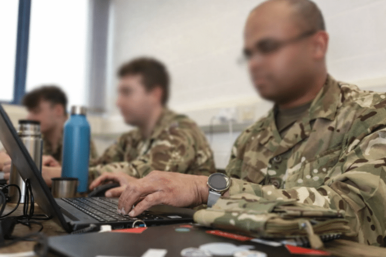 Les apprentis de Leonardo participent à leur premier exercice international au Defence Cyber Marvel dirigé par le Royaume-Uni