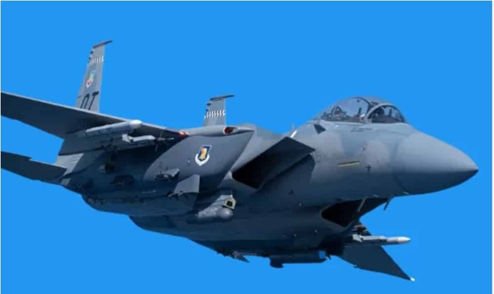 Afflux massif de chasseurs F-15 américains en direction du Royaume-Uni