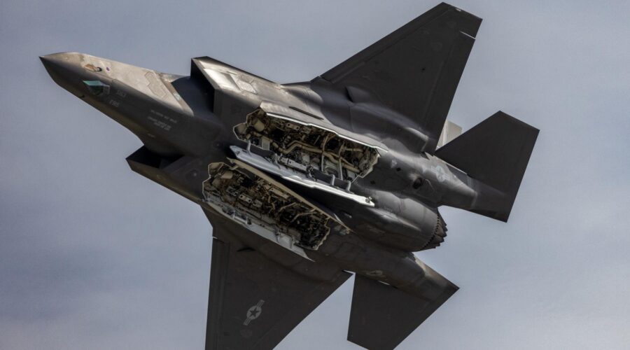 Ancien pilote de l’US Air Force arrêté pour formation non autorisée de la PLAAF chinoise