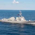 Le destroyer USS Truxtun heurte latéralement un navire de ravitaillement en haute mer