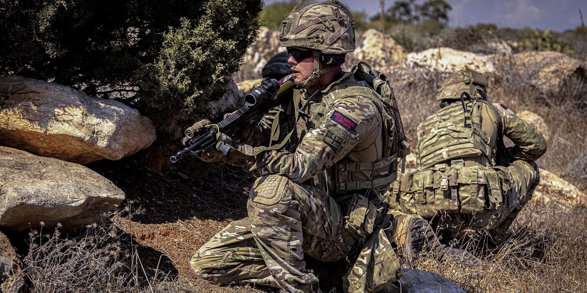 Les Royal Marines s’entraînent avec les services d’urgence dans un stade à Édimbourg