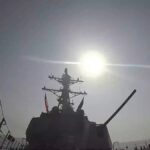 Des images montrent des navires américains lançant un barrage de missiles contre l’Iran