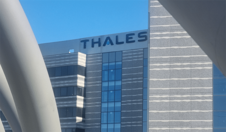 Thales présente SkyDefender, système intégré de défense aérienne et antimissile doté d’IA