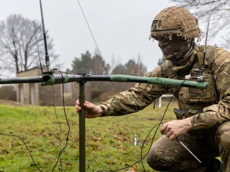Paras britanniques engagés dans la lutte sur le spectre électromagnétique