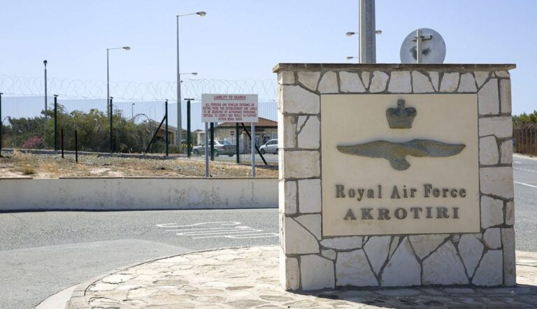 Signalements d&rsquo;un possible impact de drone iranien sur la base aérienne britannique d&rsquo;Akrotiri