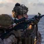 Des Marines Américains en route pour le Moyen-Orient équipés de carabines avec viseurs intelligents anti-drones