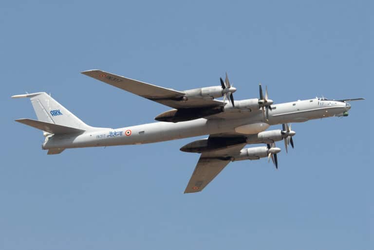 Les Ukrainiens abattent deux avions russes Tu-142