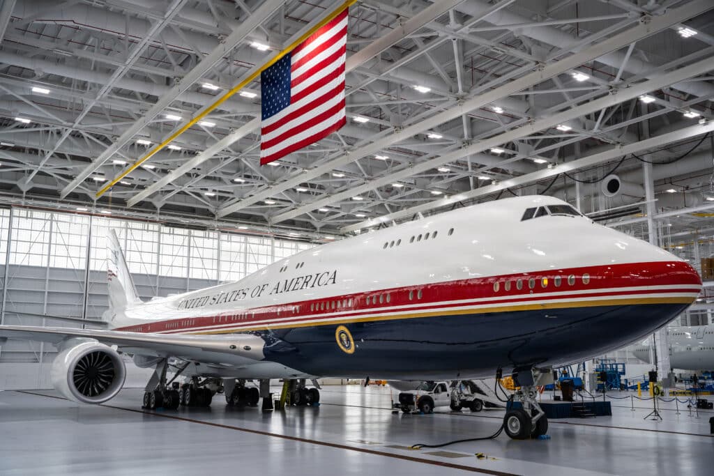 Avion VC-25B Bridge arrivé à la base conjointe Andrews, début des vols de mise en service
