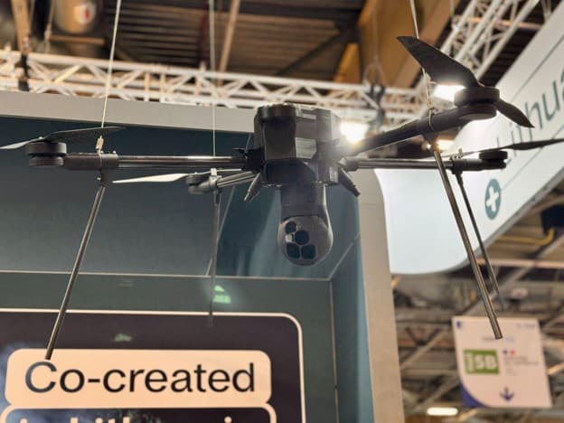 Prototype en plastique imprimé en 3D d'une charge utile montée sur un drone taille réelle, Eurosatory 2026