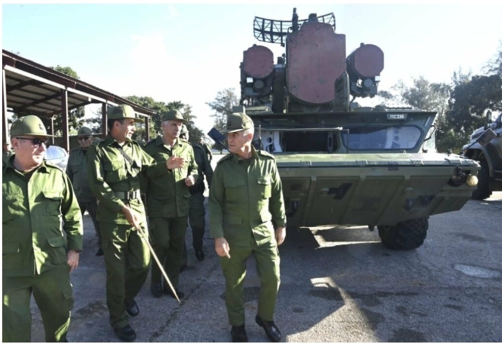 Le président Díaz Canel visite des unités militaires en 2026