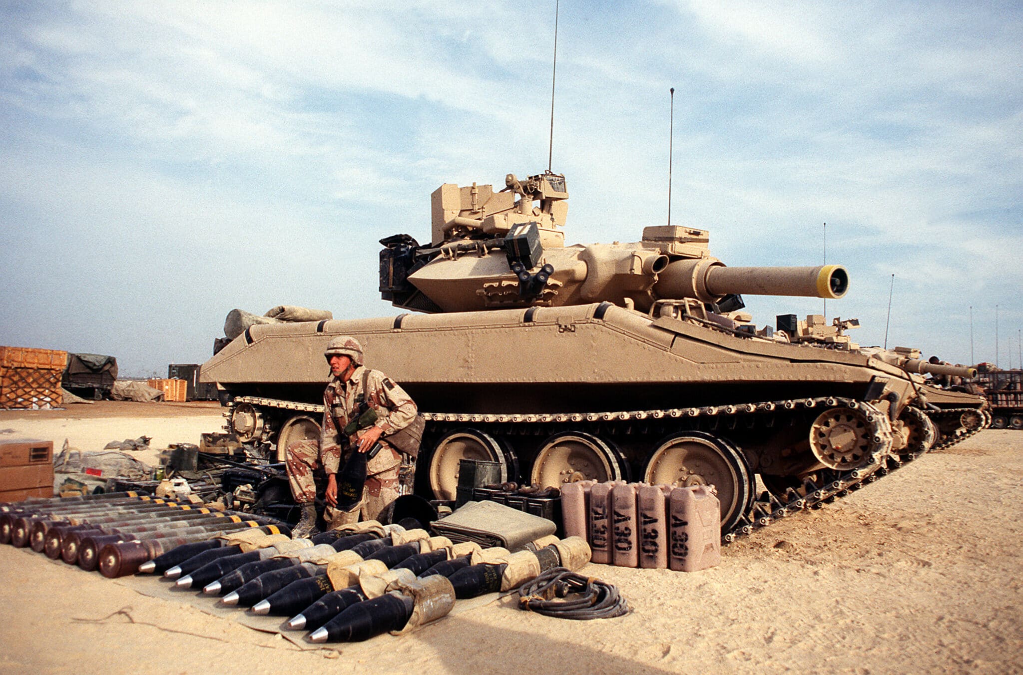 Un M551 Sheridan avant un exercice durant l’Opération Tempête du Désert